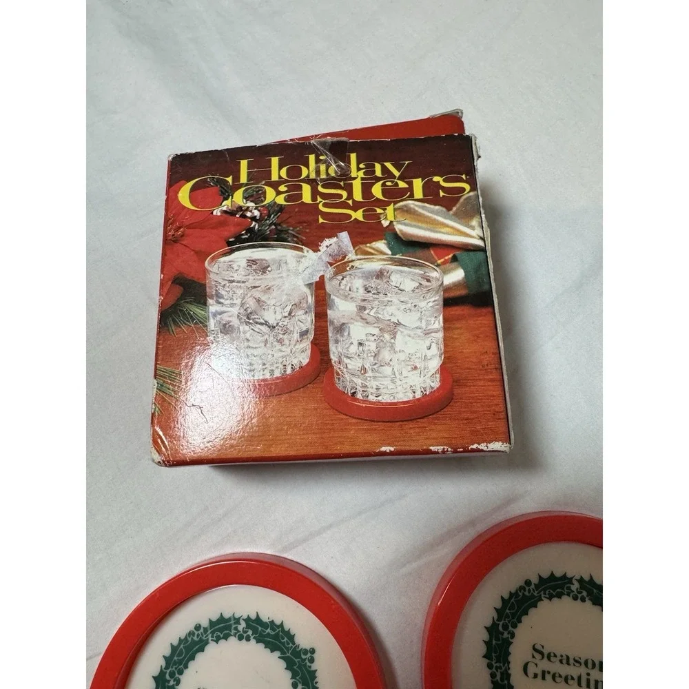 Vintage Christmas Coasters Plastic Seasons Greetings Set Of 4 Red Green White
